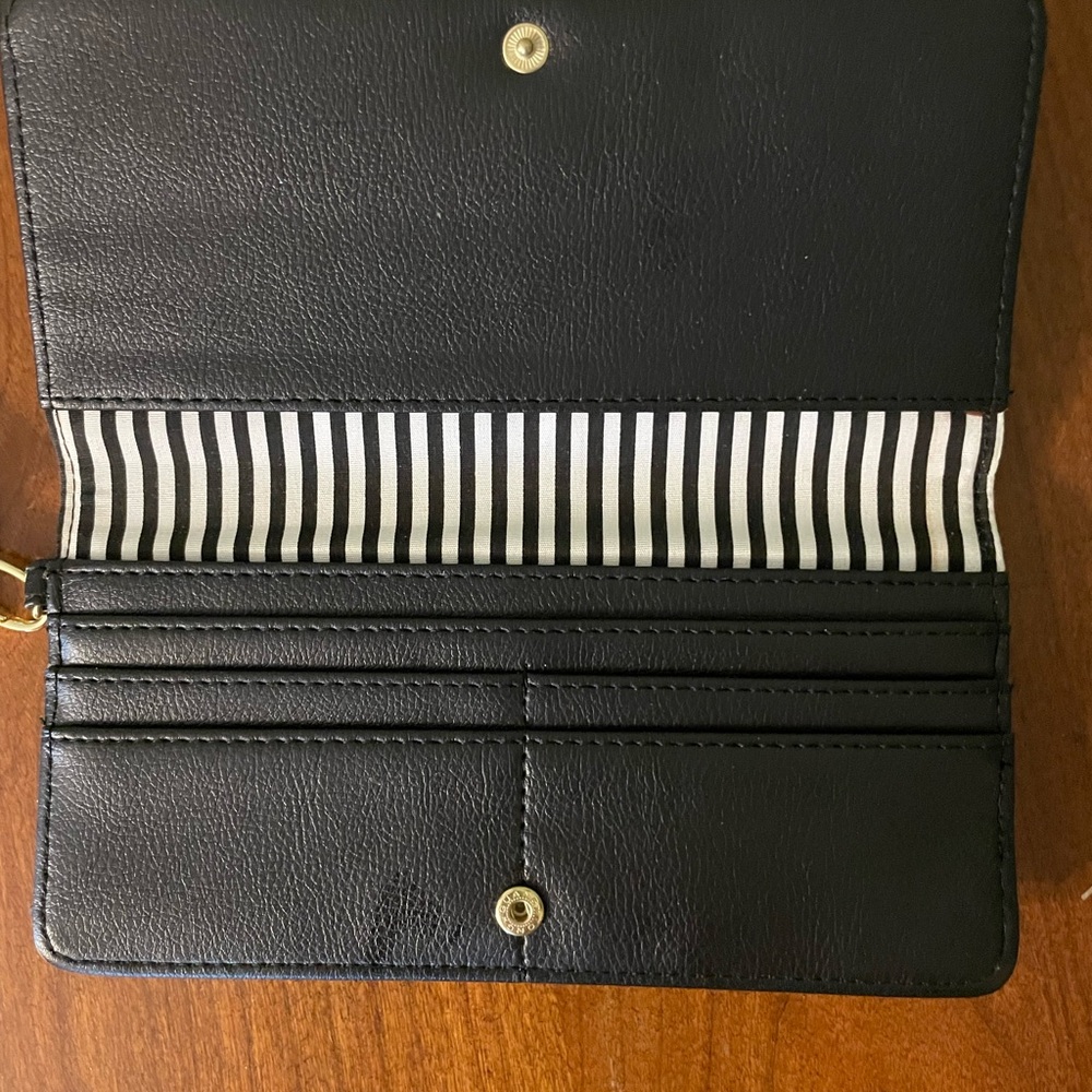 Betsey Johnson Black and White Heart Wallet - Picture 5 of 5